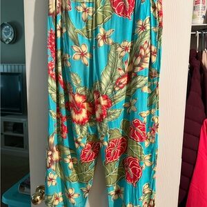 Tropical Floral Women's Capris